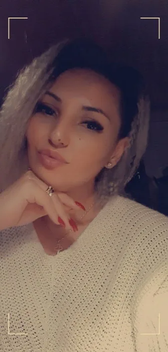 Silvia escort Luton