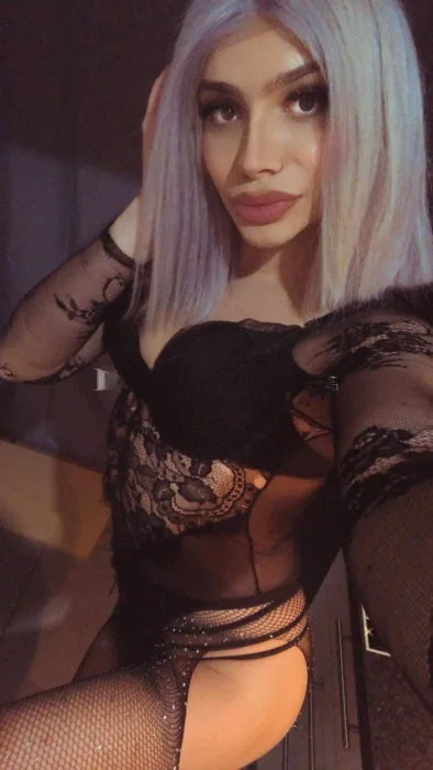 Kim escort Luton